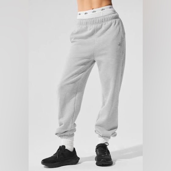 Alo yoga sweats - Picture 1 of 5